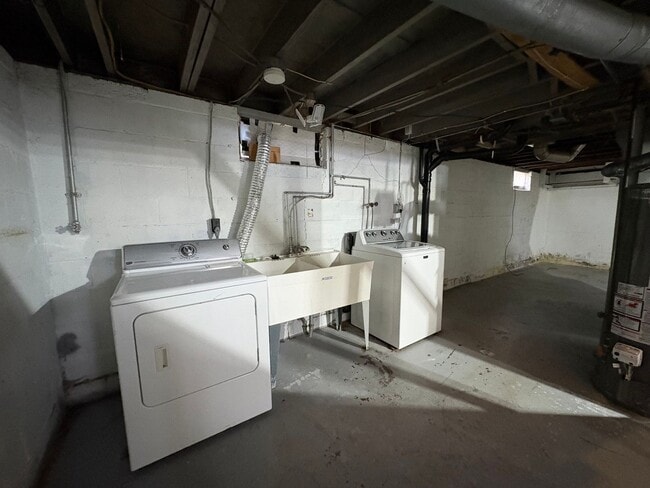 Building Photo - Newly Renovated 2 Bedroom House in Avalon!