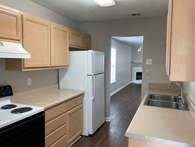 Building Photo - Modern Townhome Living Near Downtown Augusta & the Medical District