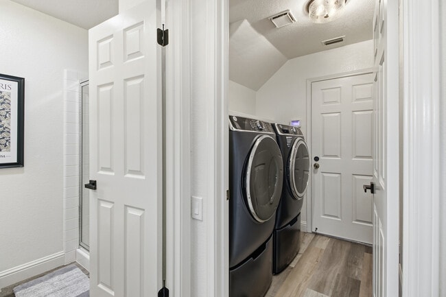 Building Photo - 2559 Du Bois Dr