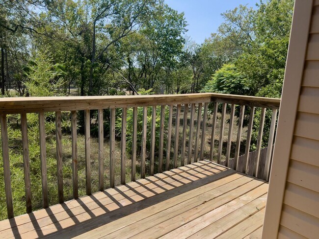 Building Photo - Affordable 2/2 in great location off of N Lamar.