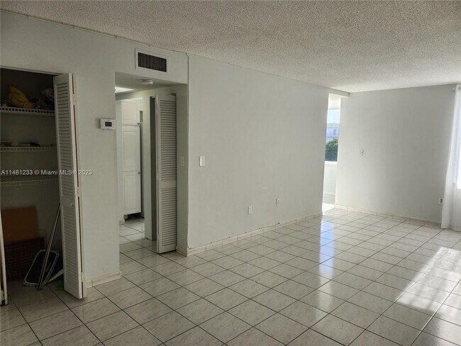 Building Photo - 250 180th Dr
