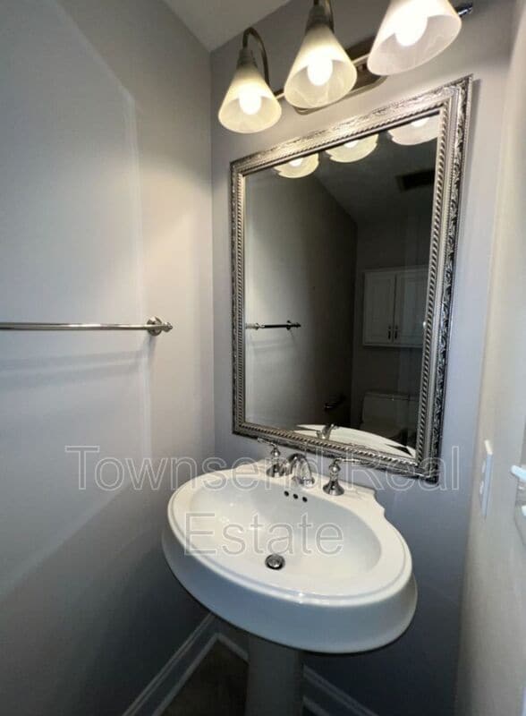 Building Photo - 303 Wagoner Dr