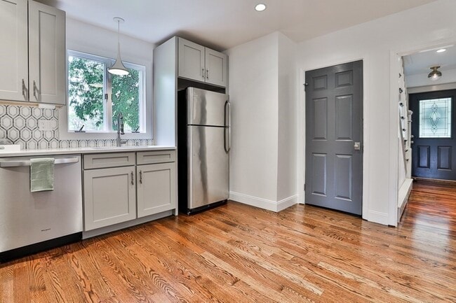 Building Photo - 107 Greenwood St