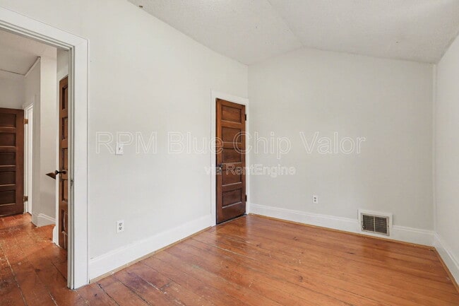 Building Photo - 2220 Salvador St