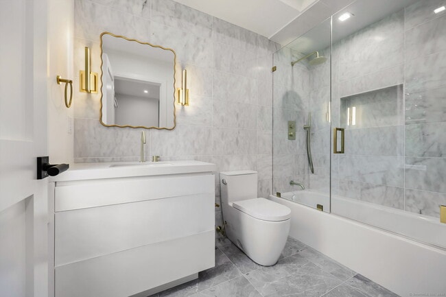 Building Photo - 187 Field Point Rd