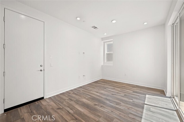 Building Photo - 609 S Lyon St