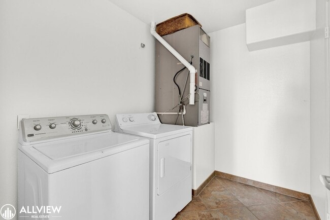 Building Photo - Spacious Coastal Condo with Rooftop Ocean ...