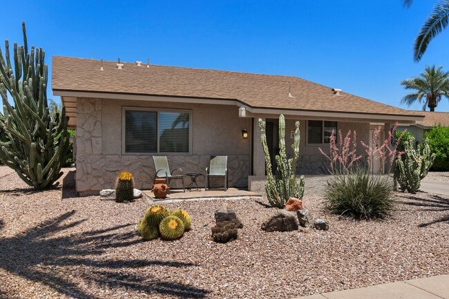 Building Photo - Enjoy this cozy 2 Bedroom, 1.75 Bathrooms, 1.5 Car Garage home in Premier Active Adult Resort Sty...