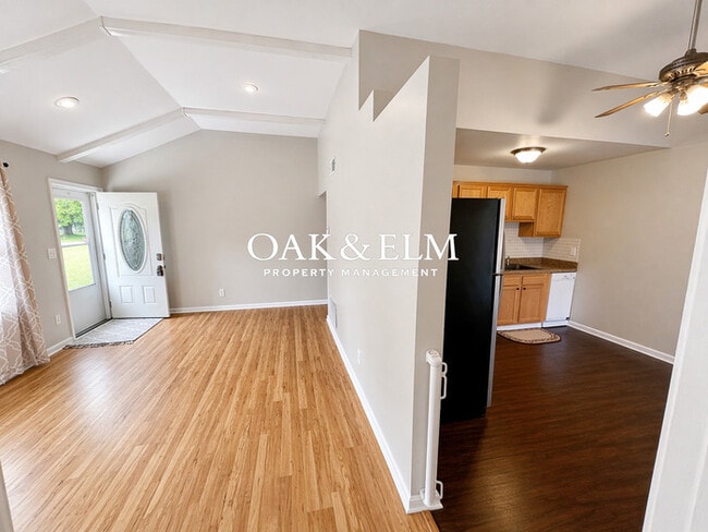 Building Photo - Welcome to this beautifully updated 4 bedrooms, 2 full bath, 1400 Square feet home