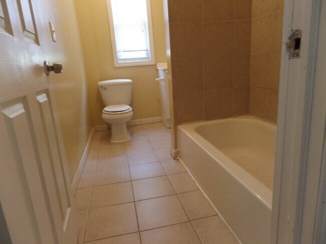 Building Photo - 124 S Walter Ave