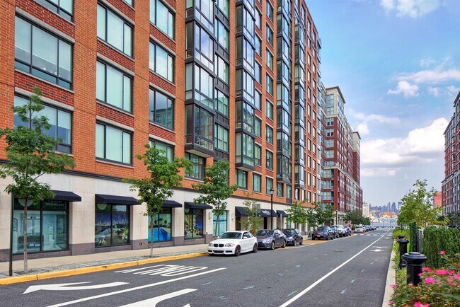 Building Photo - 1100 Maxwell Ln