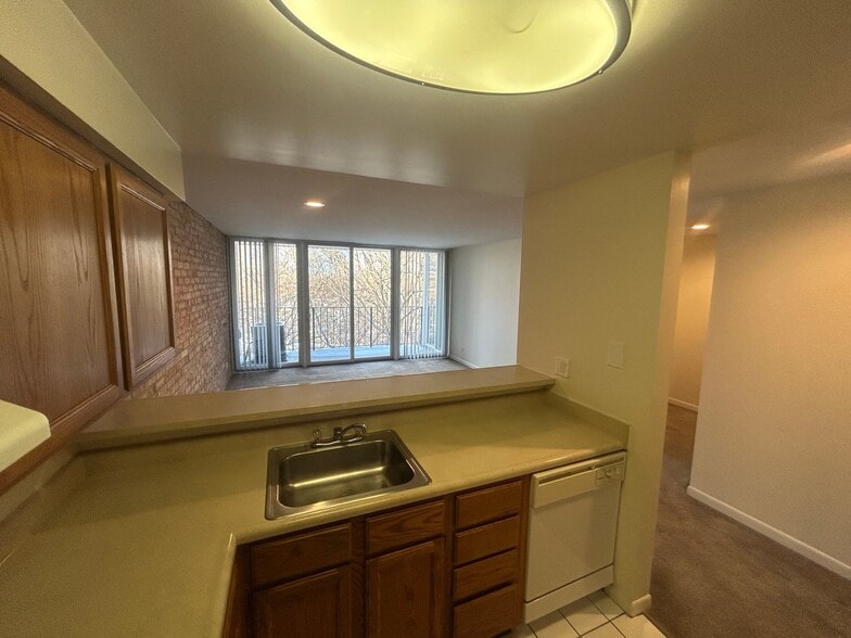 Building Photo - 5750 Abbey Dr