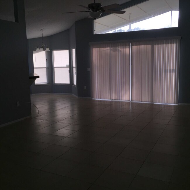 Building Photo - Lake Wales Rental!