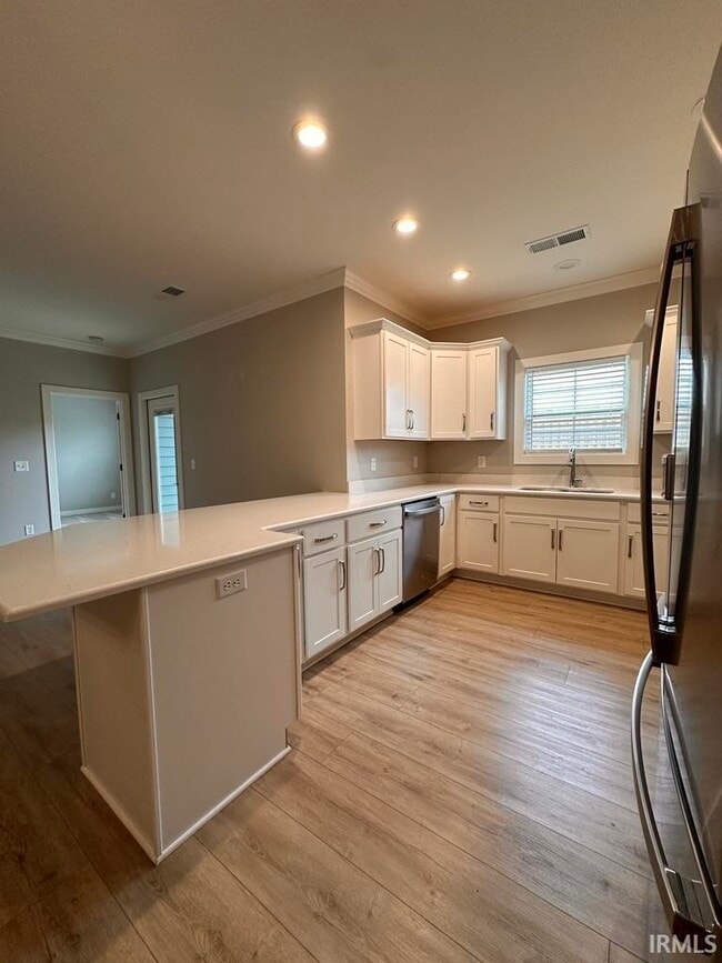 Building Photo - 3824 High Pointe Dr