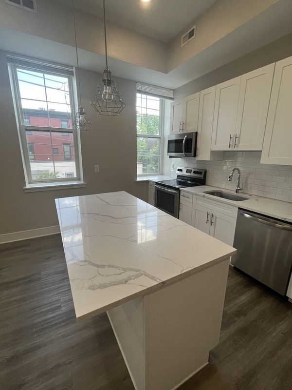 Building Photo - 4000 W Girard Ave