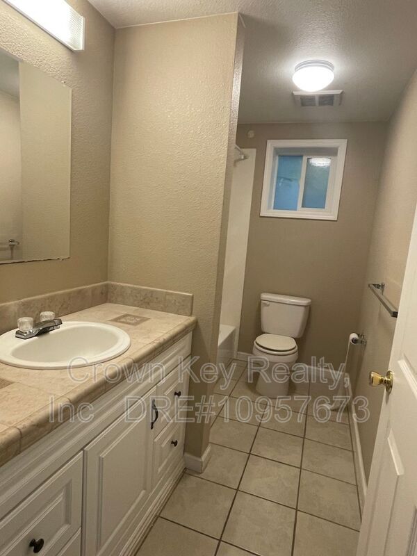 Building Photo - 87 E 7th St