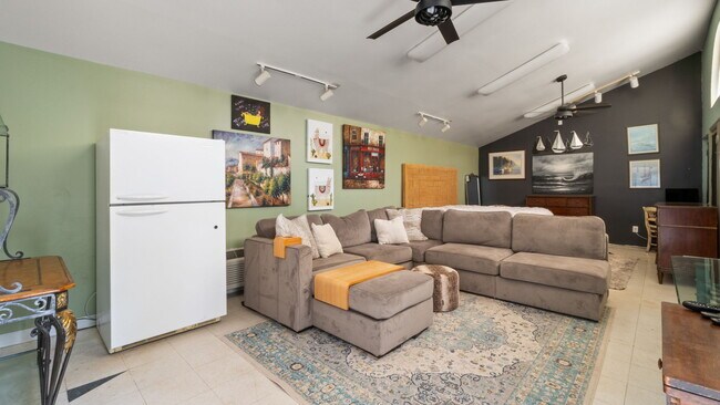 Building Photo - 5745 Riviere Dr