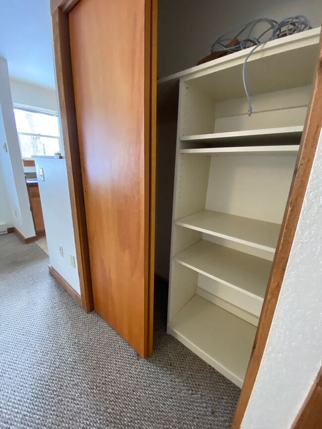 Building Photo - Pet Friendly (1 dog only) Ponds Studio