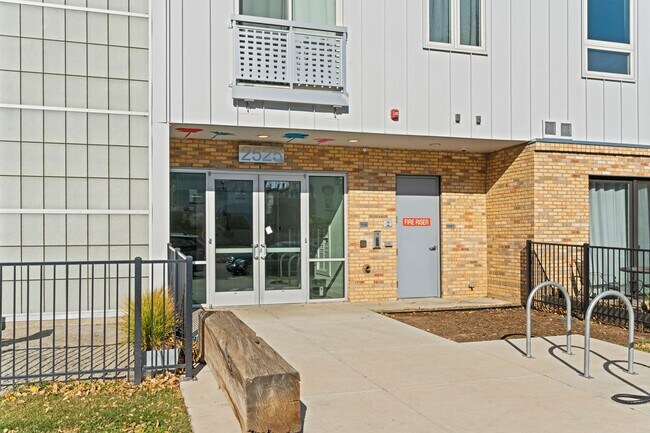 Building Photo - Beautiful 2 Bedroom 2 Bath Condo in the Heart of Rino District!