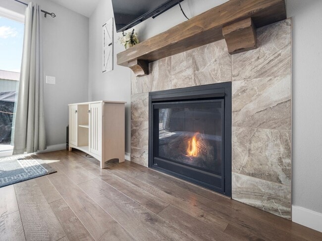 Building Photo - Beautiful home 5MILE/Big Yard & Garage (Furnished)