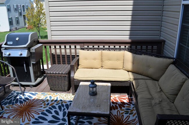 Building Photo - 5255 Spring Ridge Dr E