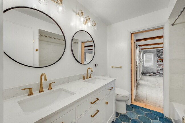 Building Photo - Beautiful 4 bedroom, 2 bathroom in Satellite Beach! NO HOA!!