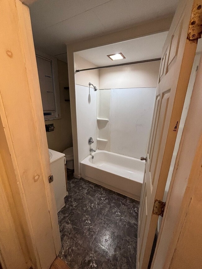 Building Photo - 9 Urquhart St