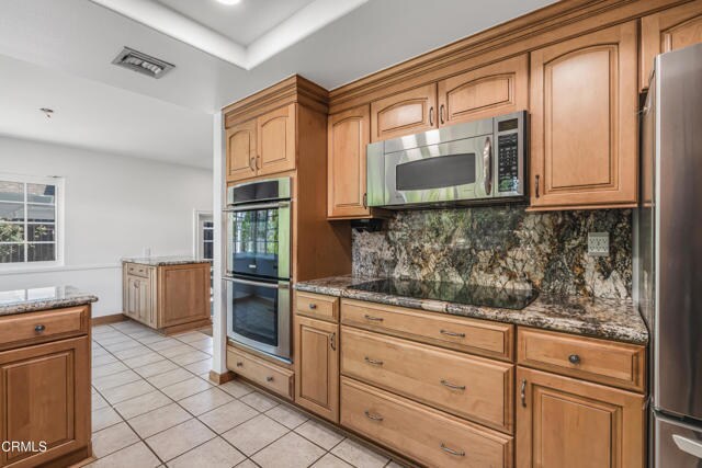 Building Photo - 327 Bethany St