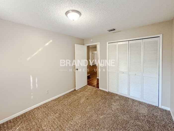 Building Photo - 734 Sandy Creek Dr