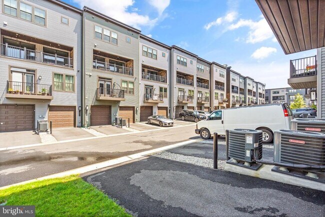 Building Photo - 12921 Sunrise Ridge Aly