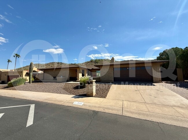 Building Photo - 535 W Sweetwater Ave