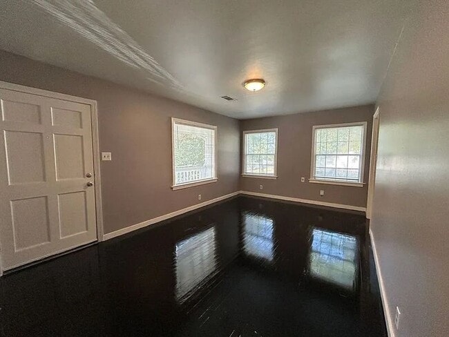 Building Photo - Beautiful 3 bedroom 2 bath home with views!