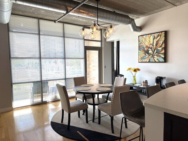 Building Photo - 10 S Dunton Ave