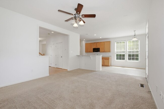 Building Photo - 20 Houser Dr