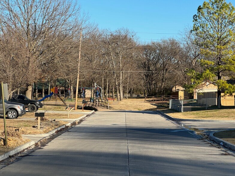 Building Photo - 409 W Matthew