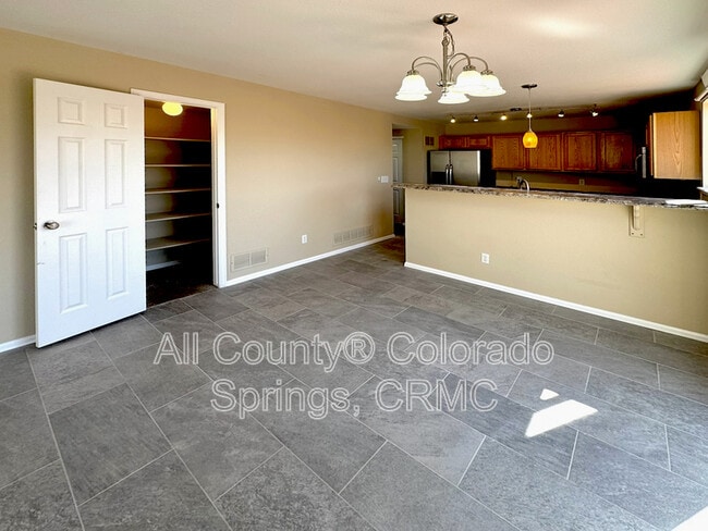 Building Photo - 5048 Weaver Dr