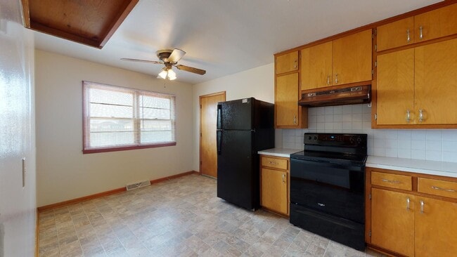 Building Photo - 3 Bedroom, 1 Bathroom House with Attached Garage