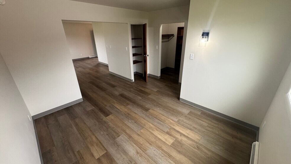 Building Photo - 655 Columbia Dr