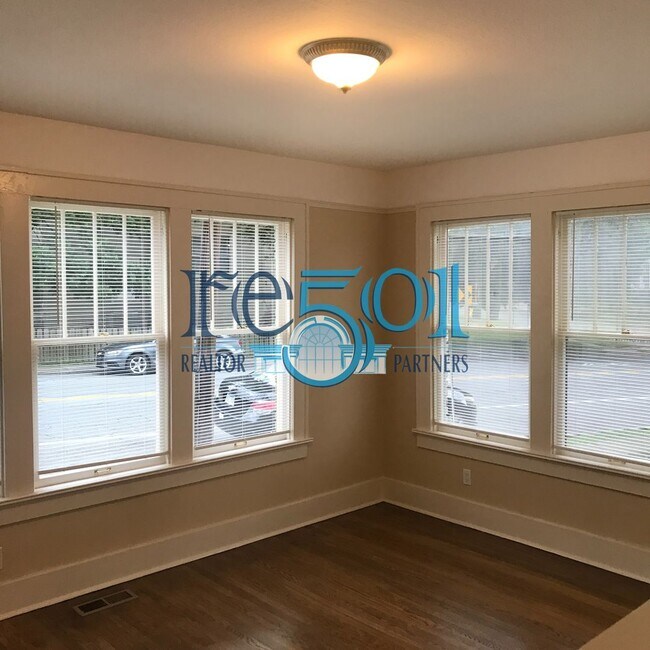 Building Photo - 1305 Kavanaugh Blvd