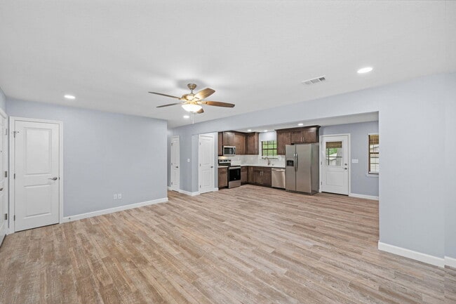 Building Photo - 391 Iowa St