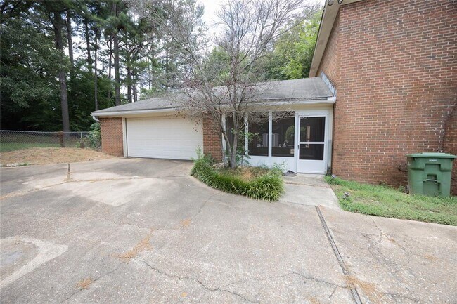Building Photo - 3954 Croydon Rd