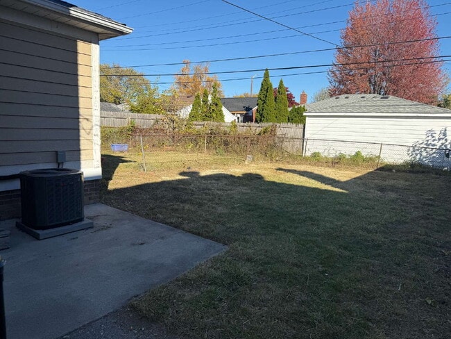 Building Photo - 26200 Pinehurst St