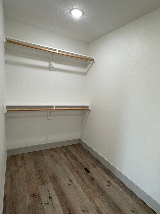 Building Photo - NEW CONSTRUCTION 5 Bed 3 Bath w/ Walk Out Basement Waynesville School District