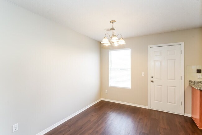 Building Photo - 2109 Carlton Ln