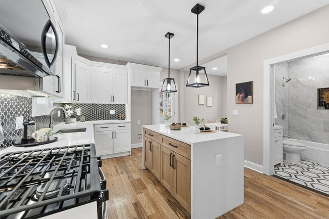 Building Photo - 94-96-96 Montrose St