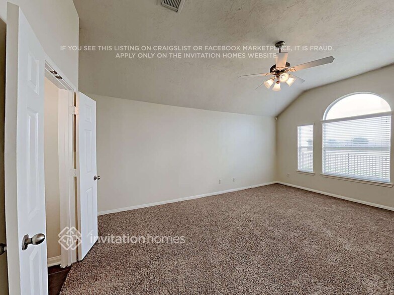 Building Photo - 30 Mira Loma Dr
