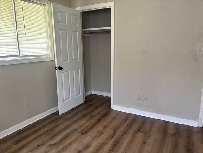 Building Photo - 151 Chatham Cir