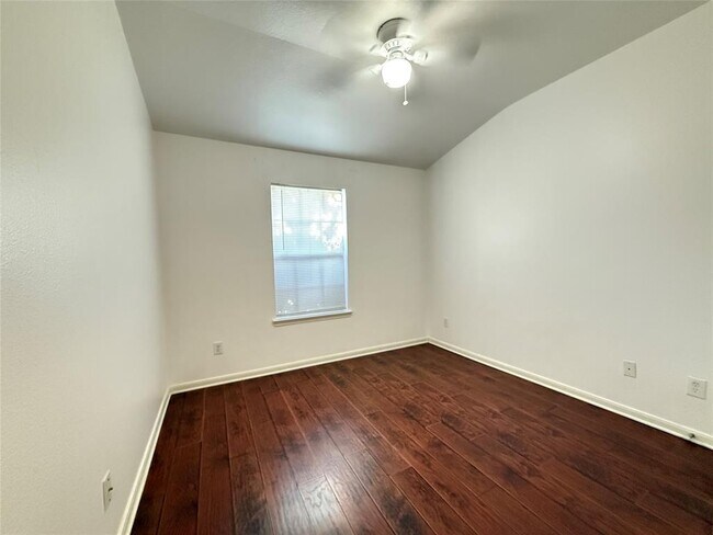 Building Photo - 522 Cedar Branch Dr