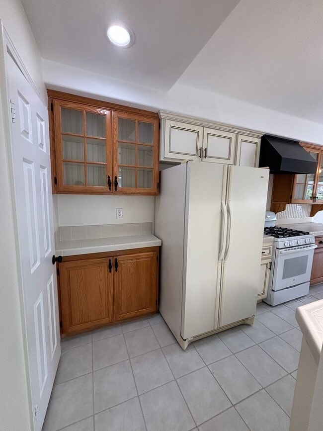 Building Photo - 2 Bedroom 2 Bathroom Condo Living in Great Community Located At West Village Of Singing Hills HOA.