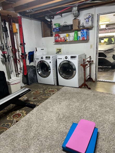 Building Photo - 8743 W Cornell Ave